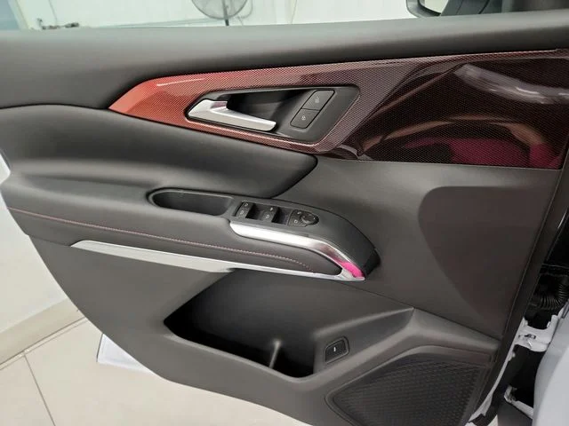 New 2026 White Chevrolet Z71 image 30