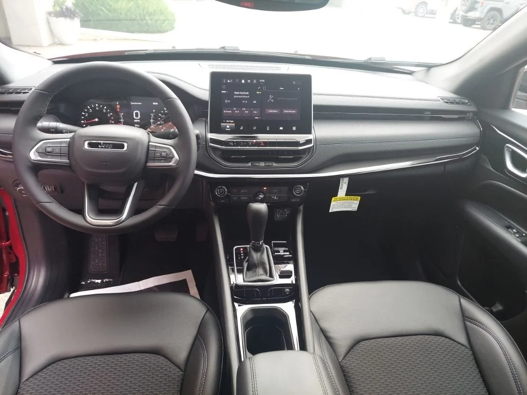 New 2026 Red Hot Pearlcoat Jeep Latitude image 18