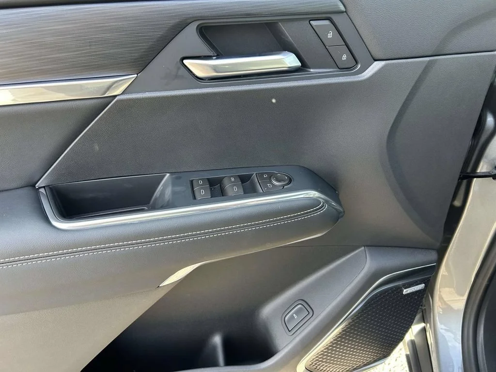 New 2027 Sterling Metallic GMC Elevation image 17