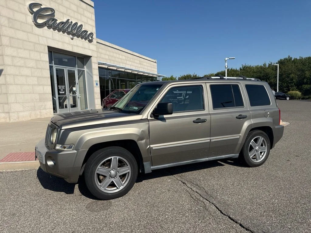Used 2008 Beige Jeep Limited image 1