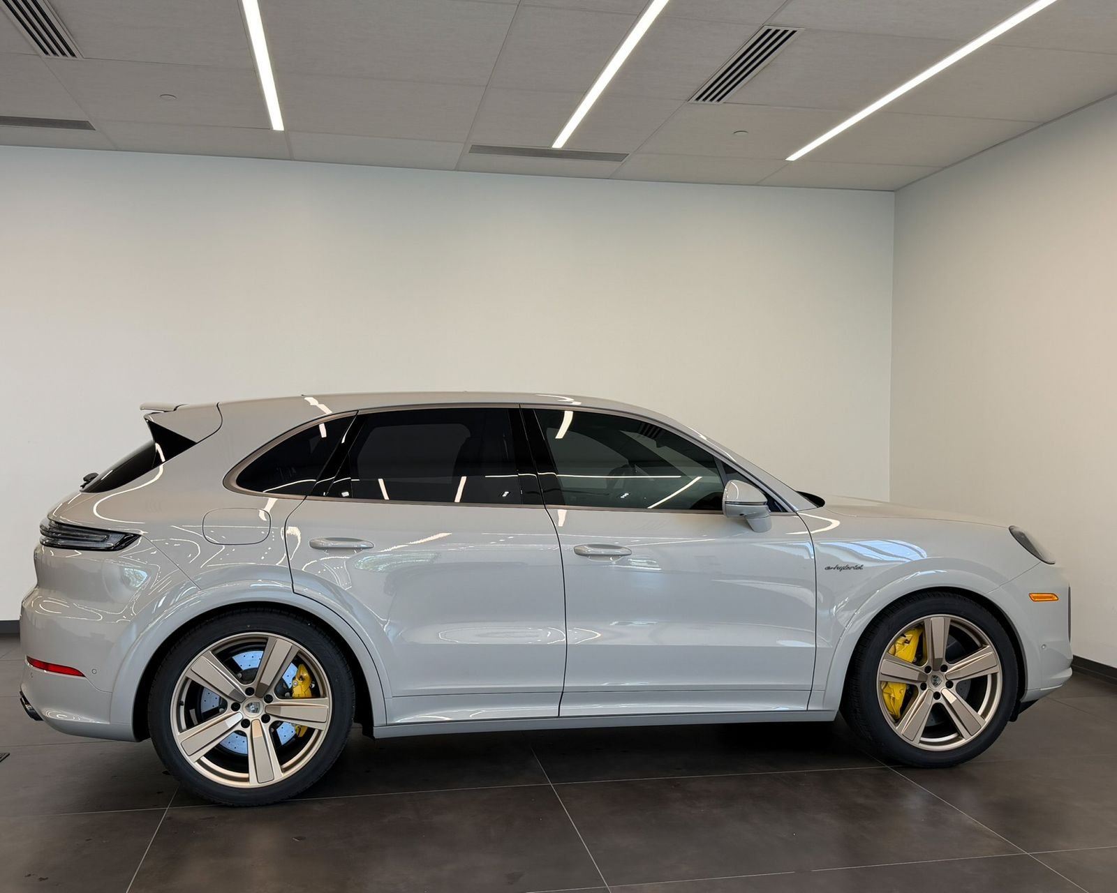 Used 2025 White Porsche Turbo image 4