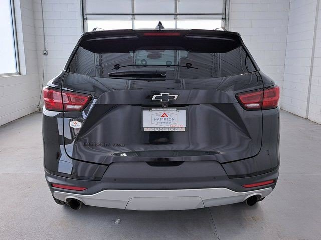 Used 2025 Black Chevrolet 2LT image 7