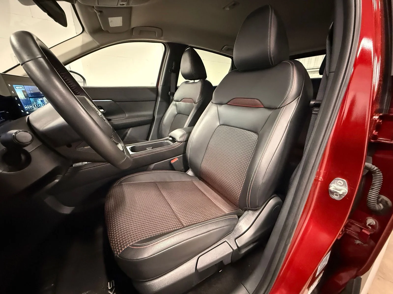 Used 2025 Red Nissan SR image 17