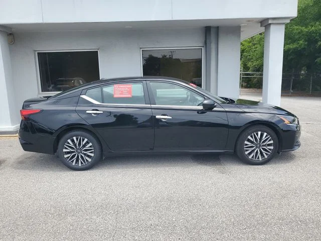 2025 Nissan Altima SV - Photo 7