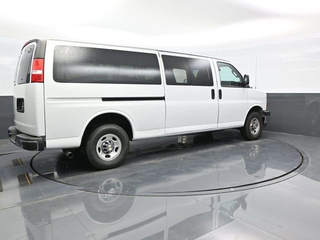 2024 Chevrolet Express Passenger LT - Photo 7
