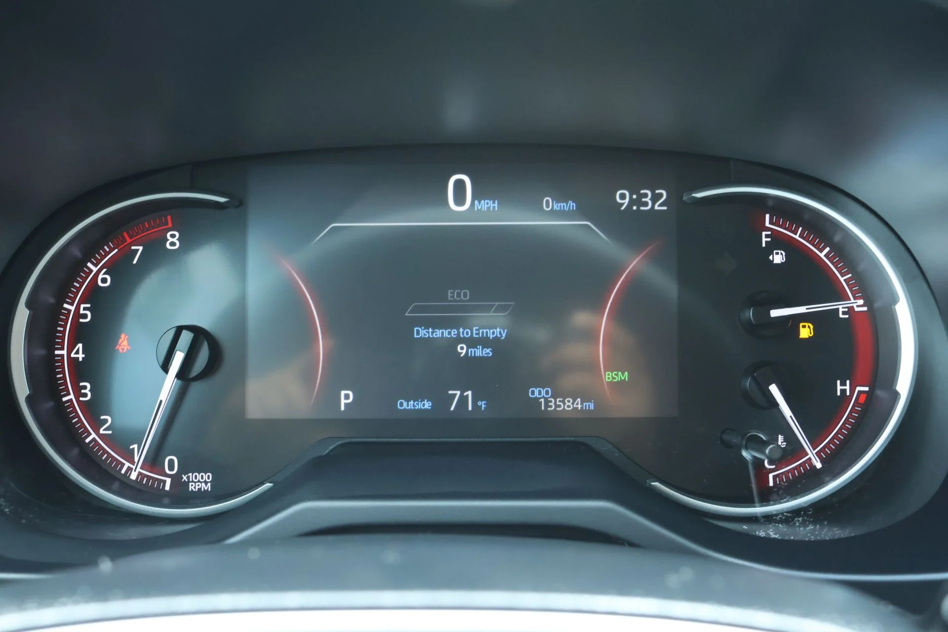 Used 2025 Beige Toyota XLE Premium image 12