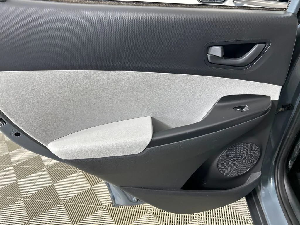 Used 2023 Green Hyundai SEL image 16