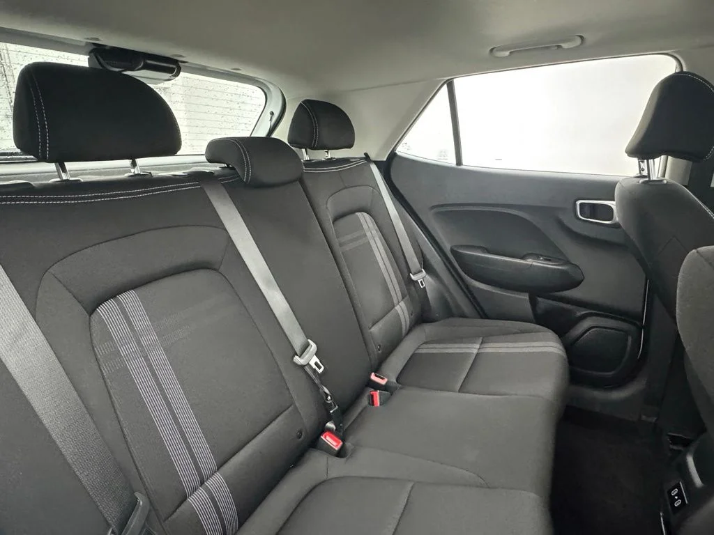 Used 2025 Lunar White Hyundai SEL image 34