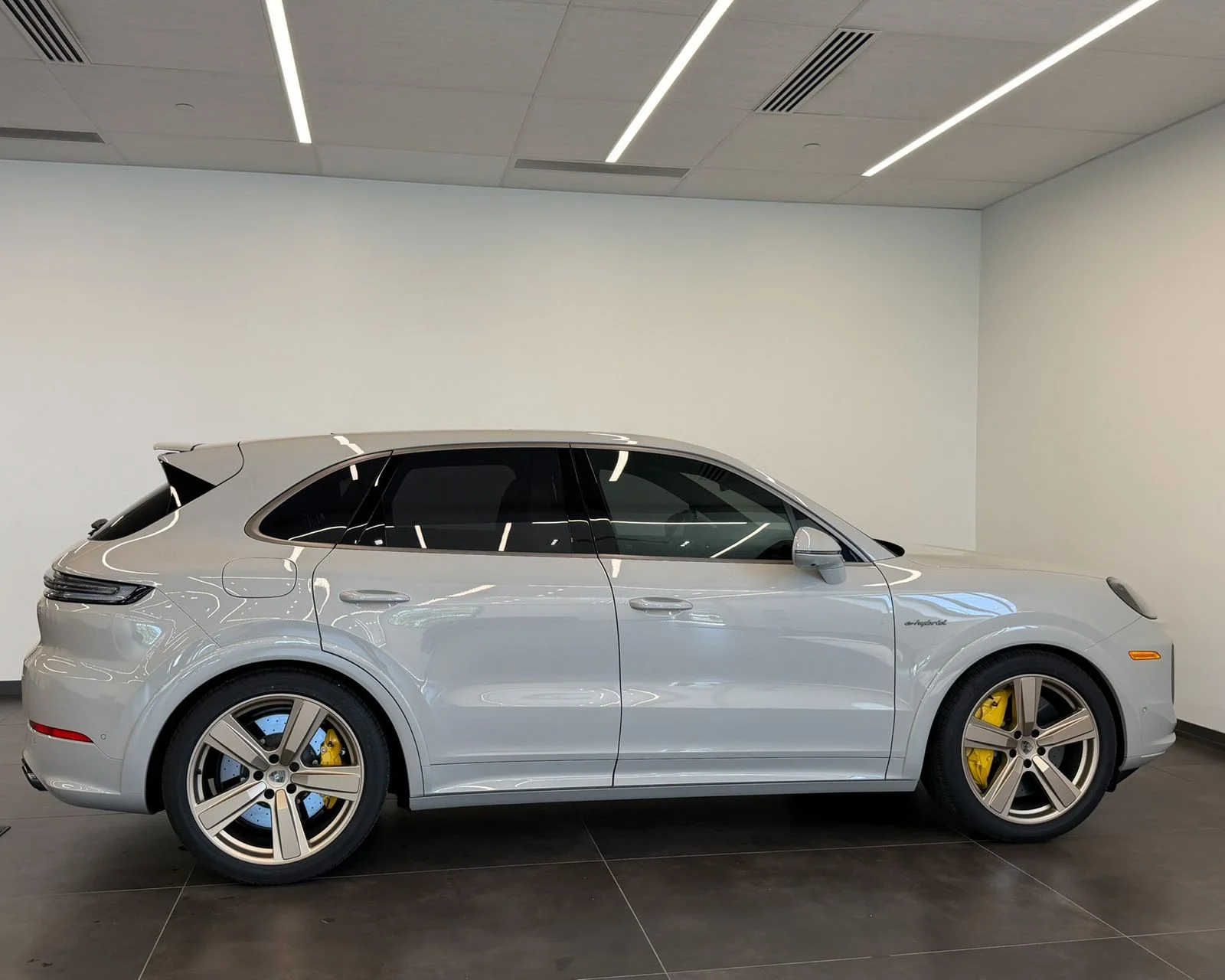 Used 2025 White Porsche Turbo image 4