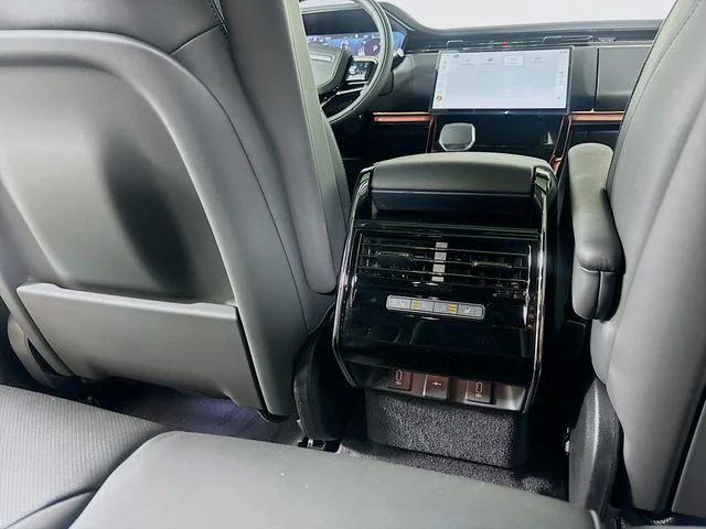 New 2026 Black Land Rover Dynamic SE image 24