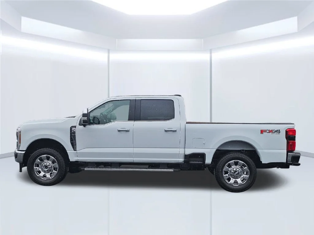 New 2027 White Ford Lariat image 18