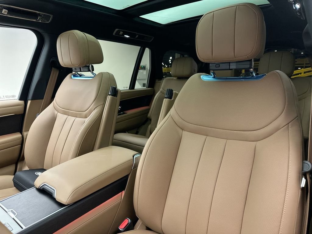 New 2026 Belgravia Green Land Rover SE image 10