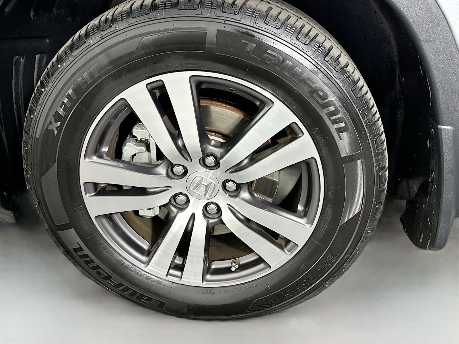 Used 2017 Lunar Silver Metallic Honda EX-L image 32
