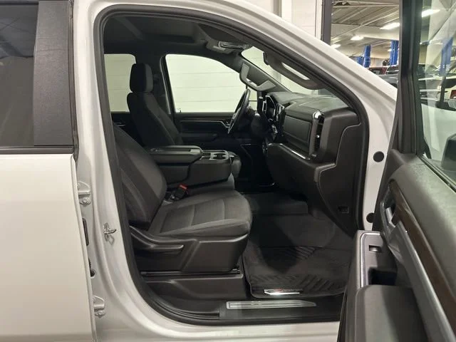 Used 2025 Summit White Chevrolet LT image 11