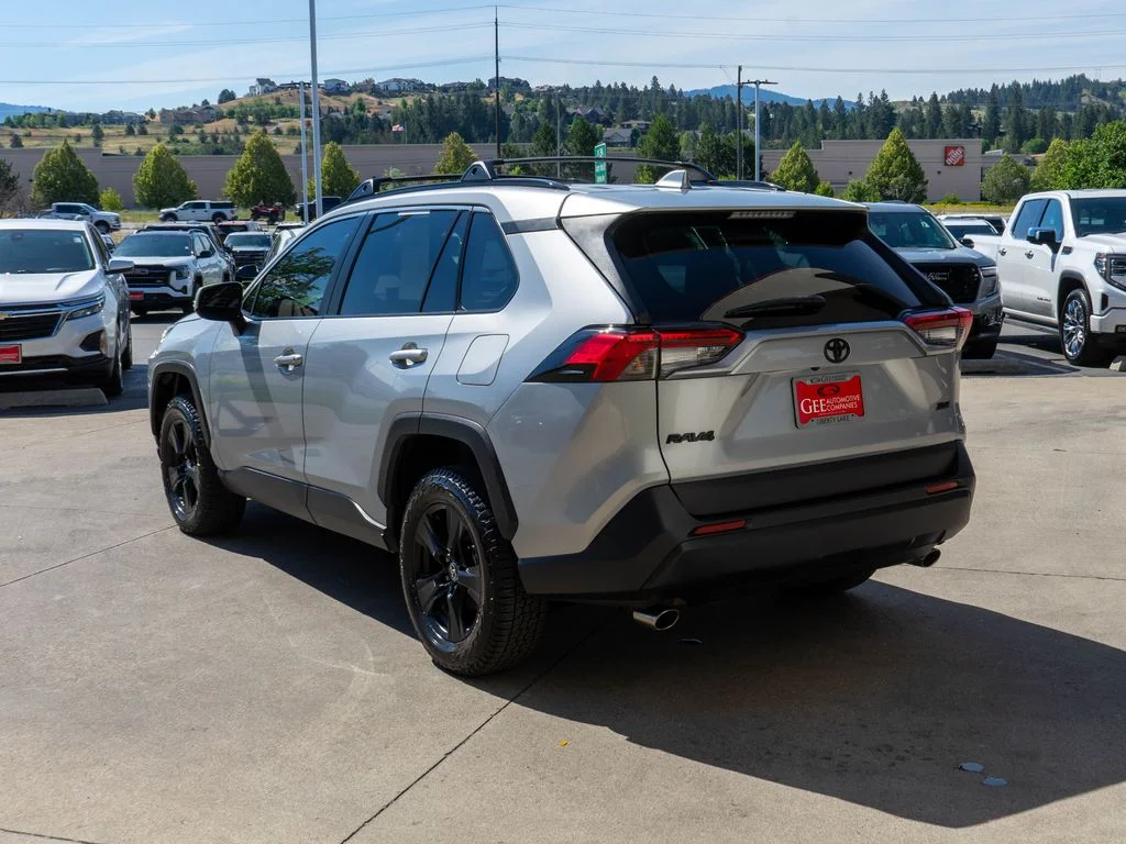 Used 2019 Silver Toyota XLE image 5