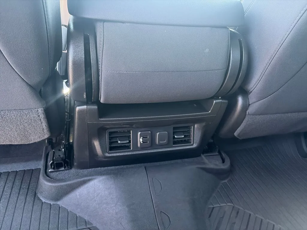 Used 2020 White Chevrolet LT image 33