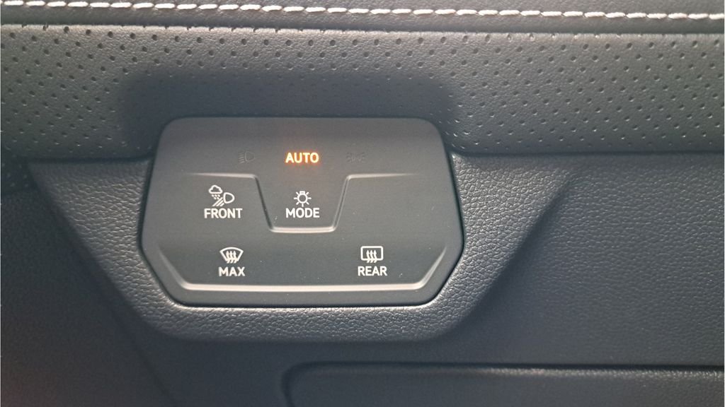 New 2026 Green Volkswagen 2.0T SE w/Technology image 24
