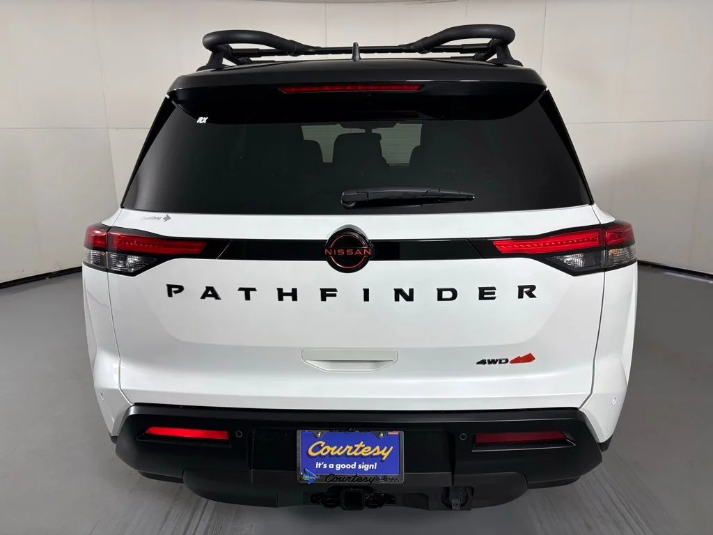 New 2026 Everest White Pearl TriCoat / Super Black Two-tone Nissan Rock Creek® image 7