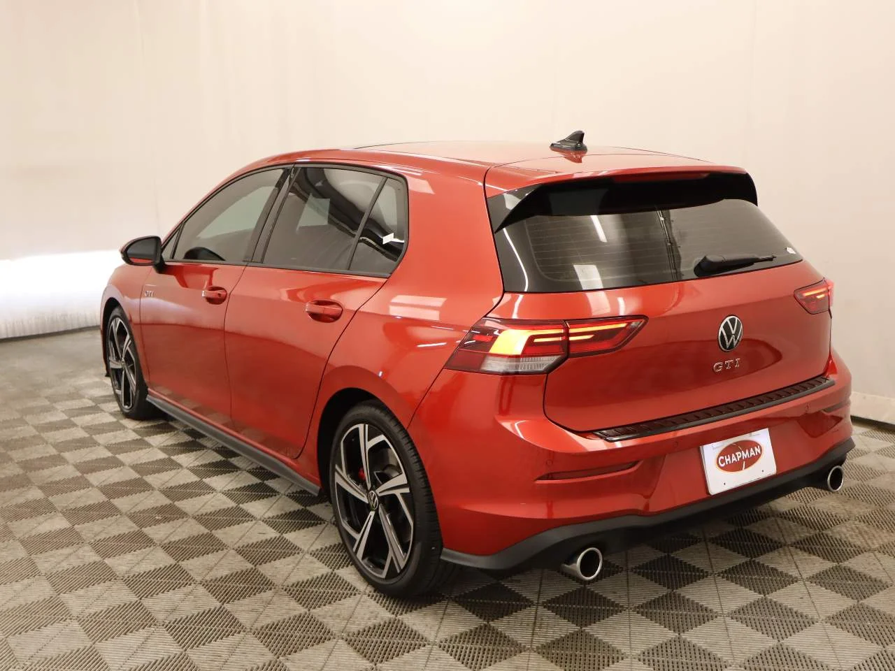 Certified Used 2025 Kings Red Metallic Volkswagen SE image 3