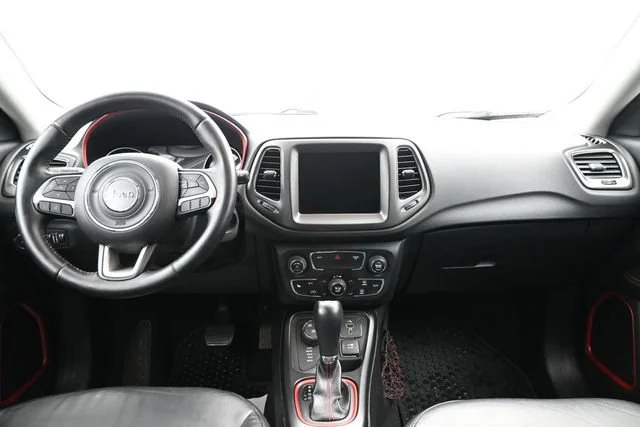 Used 2018 White Clearcoat Jeep Trailhawk image 19