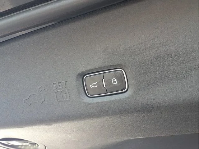 Used 2025  Ford Platinum image 23