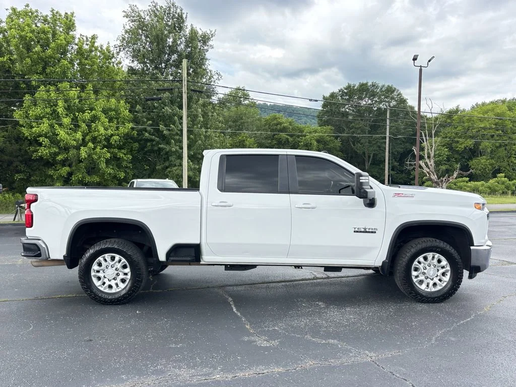Used 2020 SUMMIT WHITE Chevrolet LT image 6