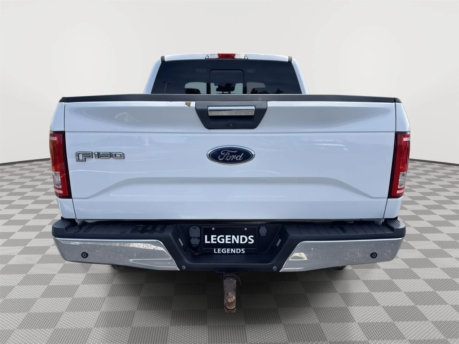 Used 2016 Oxford White/Magnetic Metallic Ford XLT image 12