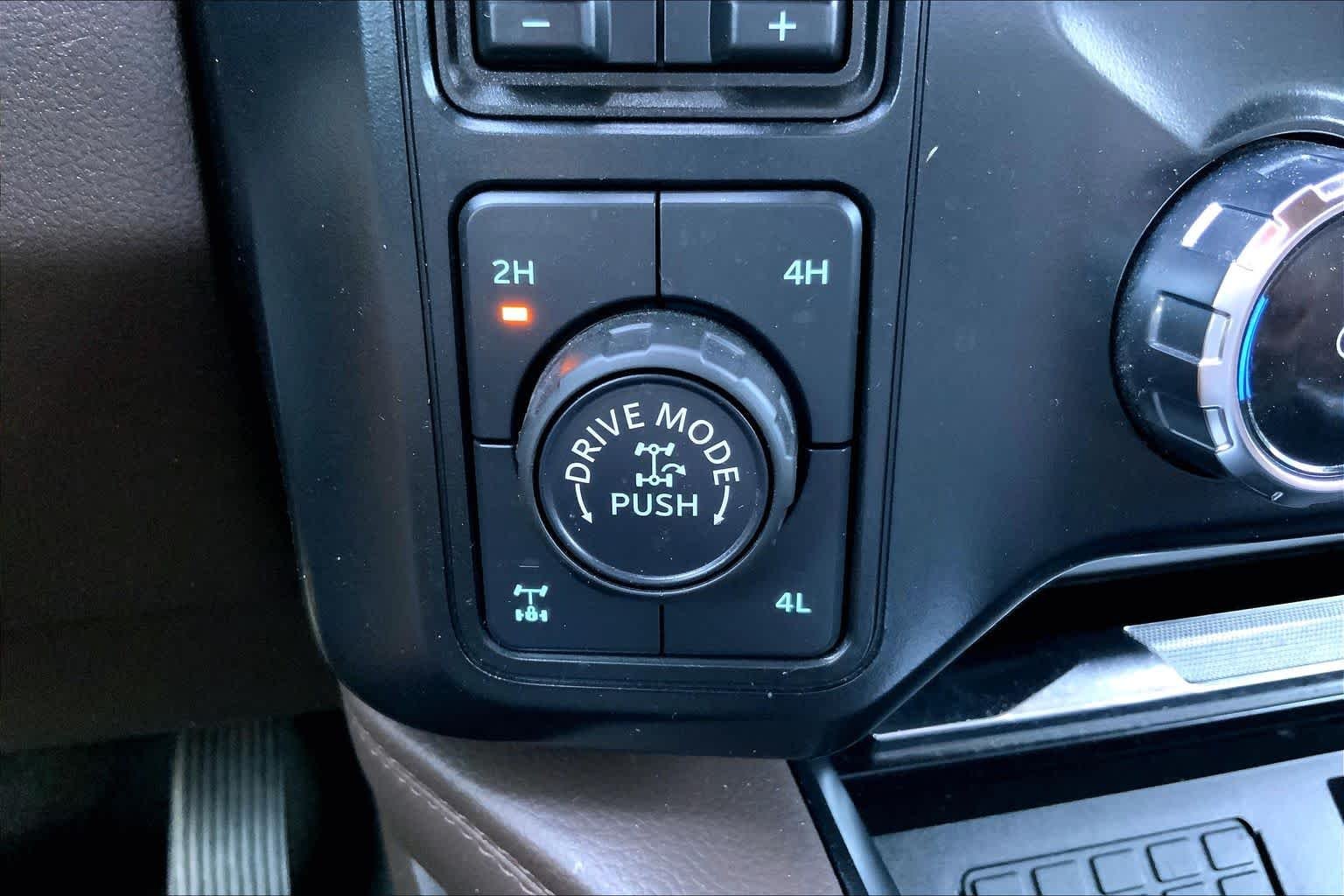 Used 2024 Glacier Gray Metallic Tri-Coat Ford King Ranch image 35