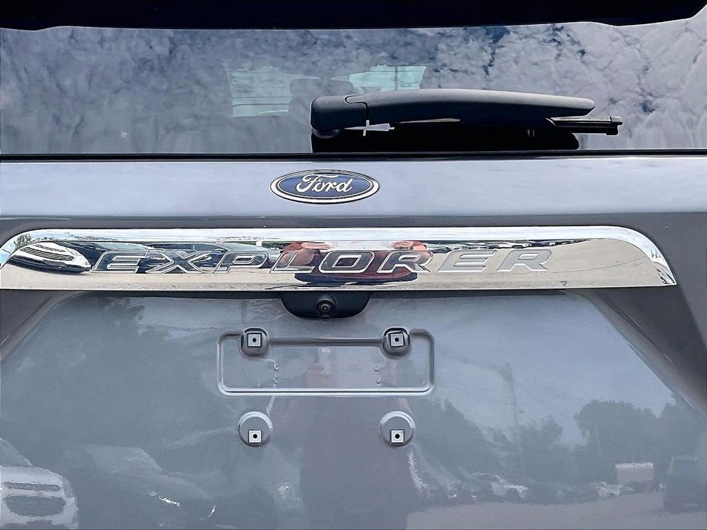 Used 2021 Gray Ford Limited image 28