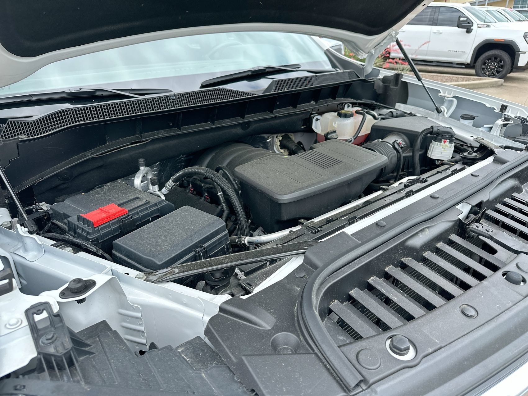 Used 2025 White Chevrolet LT image 25