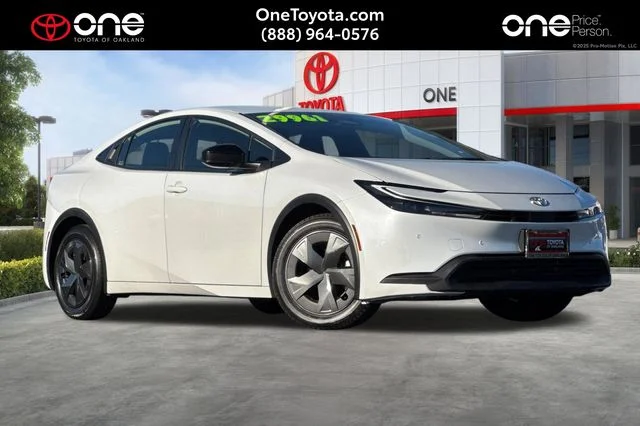 2025 Toyota Prius LE