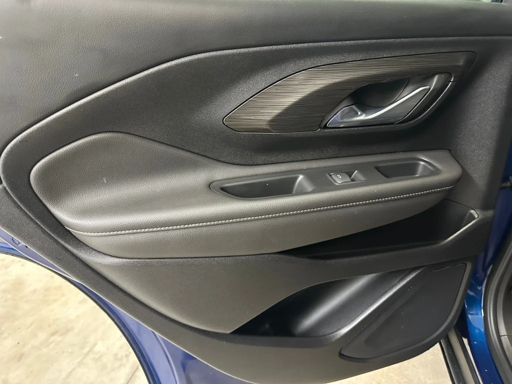 Used 2023 Marine Metallic GMC SLE image 16