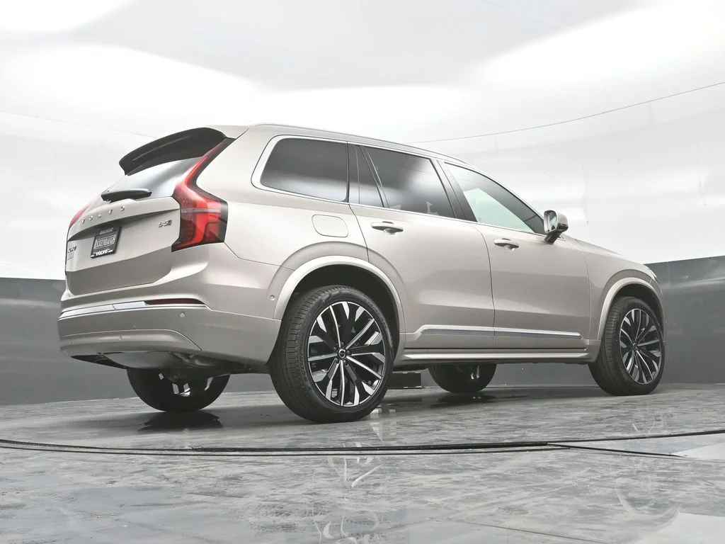 Used 2026 Bright Dusk Volvo Plus image 28