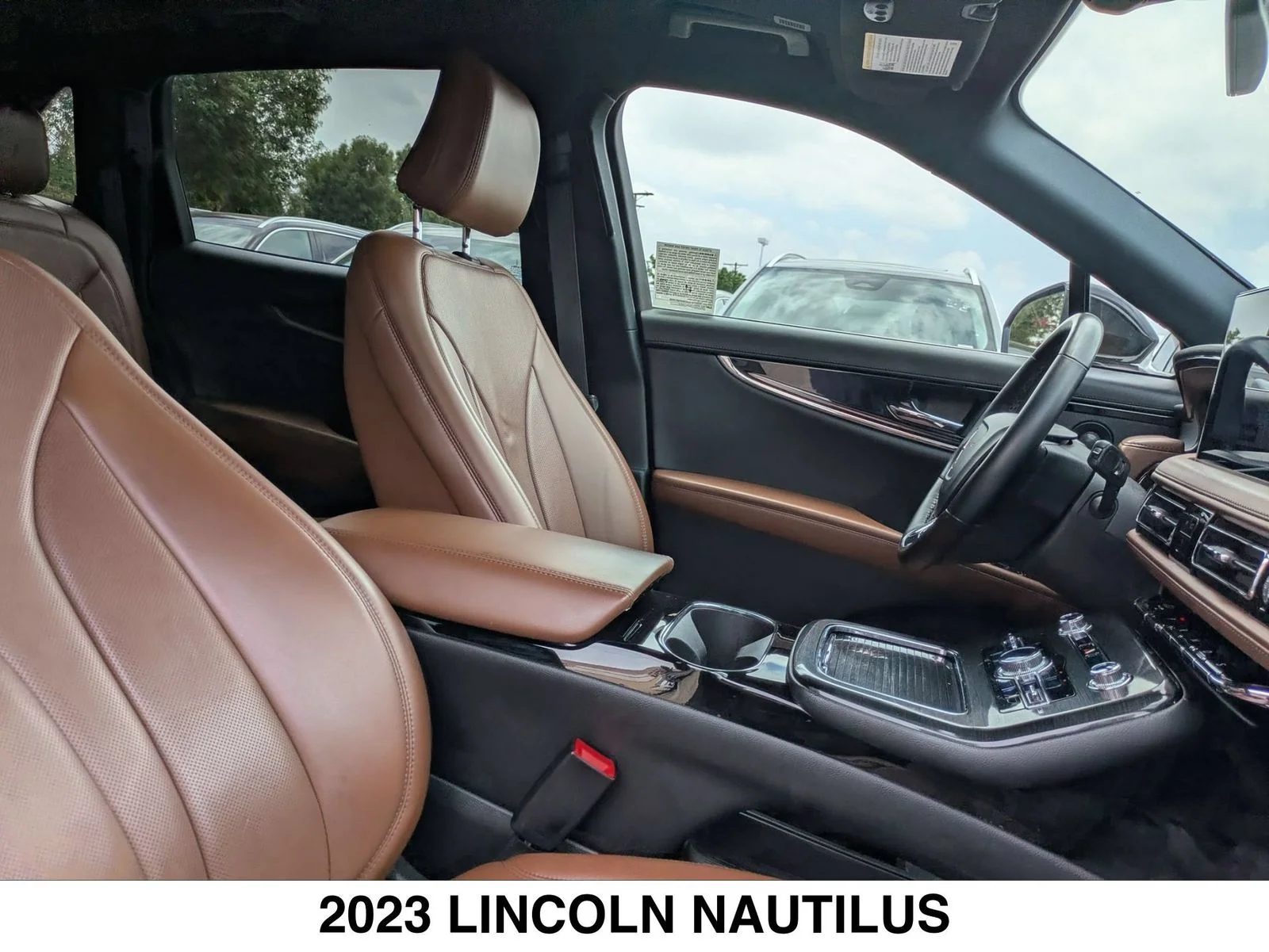 Used 2023 Black Lincoln Reserve image 26