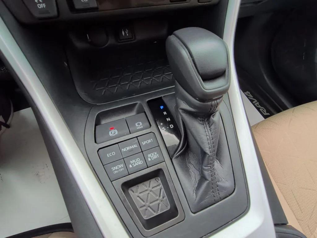 Used 2019  Toyota XLE image 20