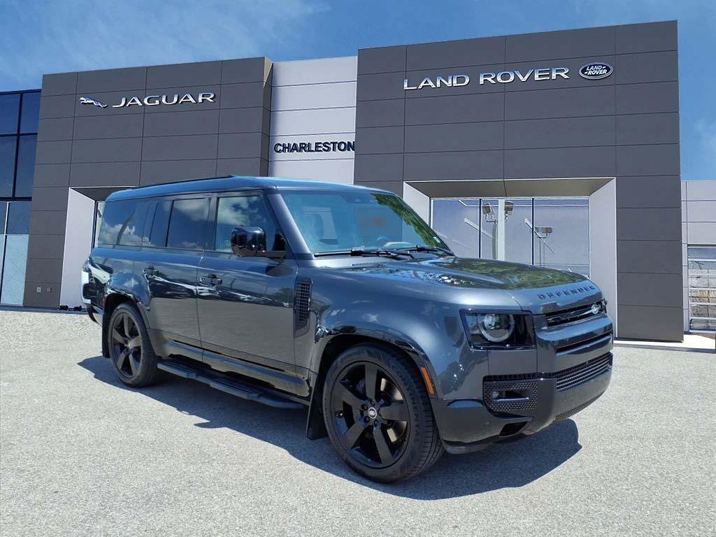 Certified Used 2025 Carpathian Grey Premium Metallic Land Rover X-Dynamic SE image 7