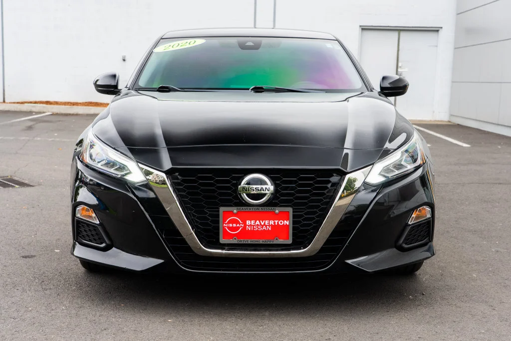 Used 2020 Black Nissan 2.5 SR image 2
