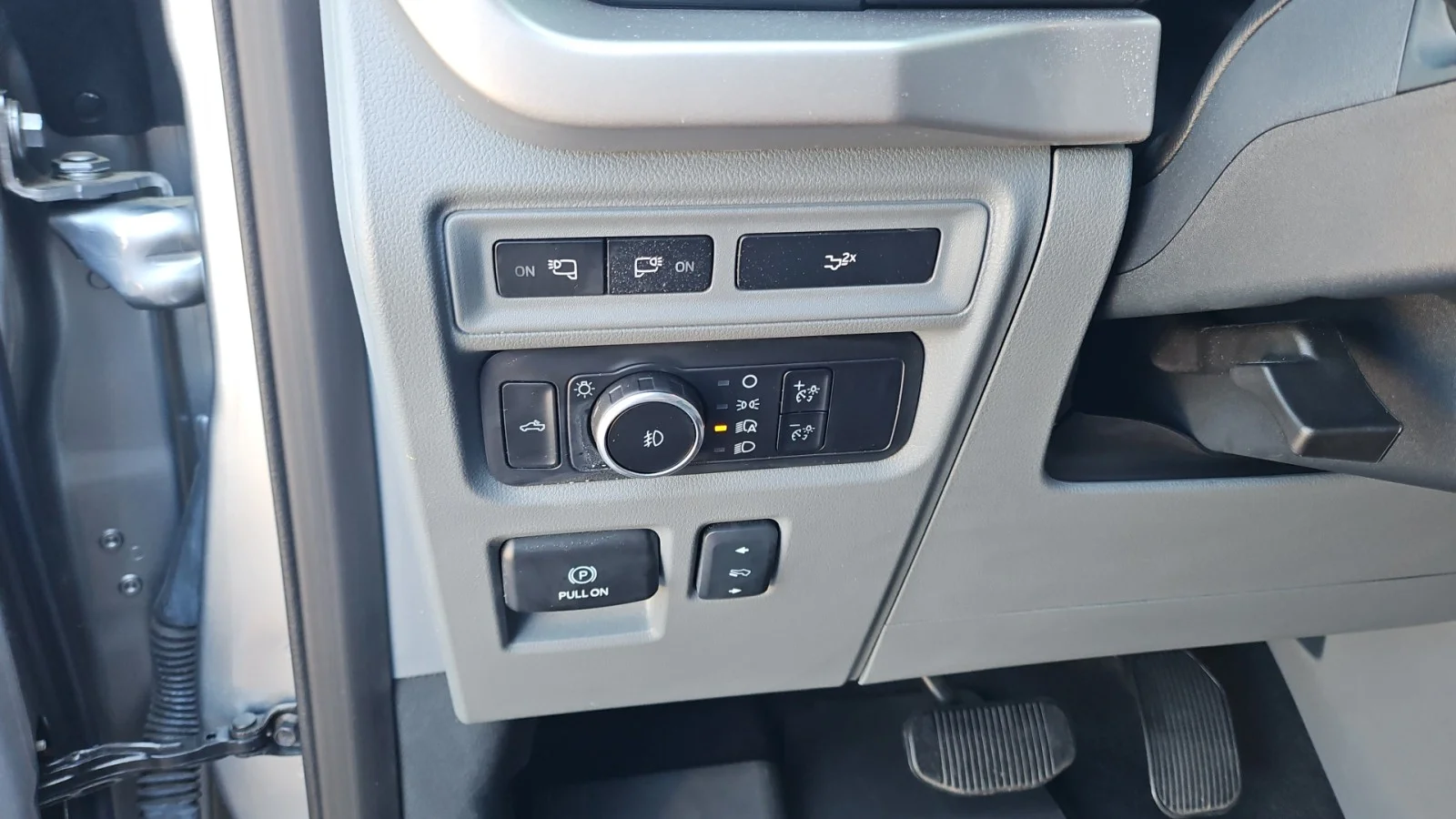 Used 2023 Silver Ford XLT image 17