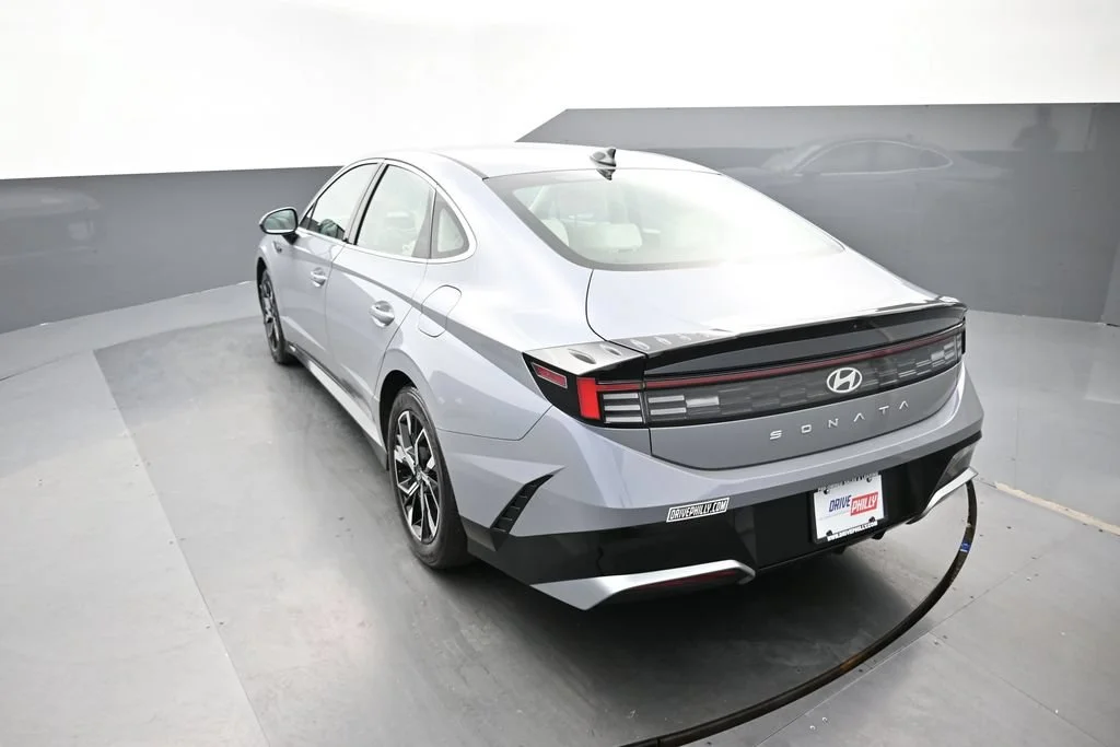 Used 2025 Blue Hyundai SEL image 6