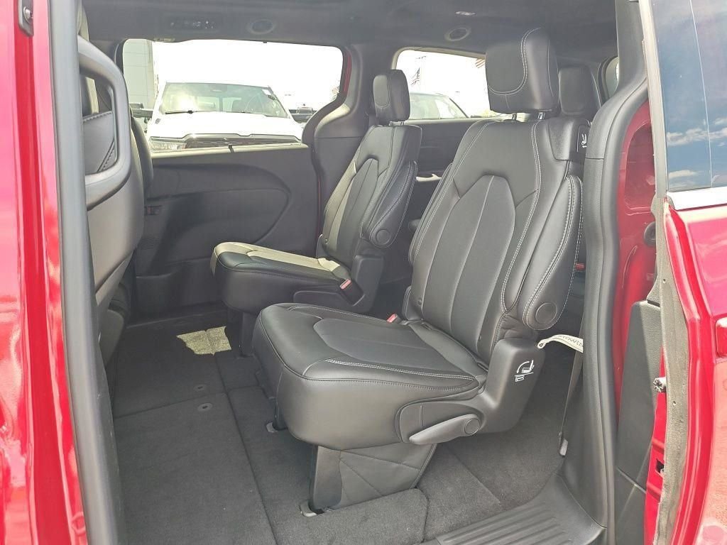 New 2027 Red Hot Pearl-Coat Exterior Paint Chrysler Select image 28