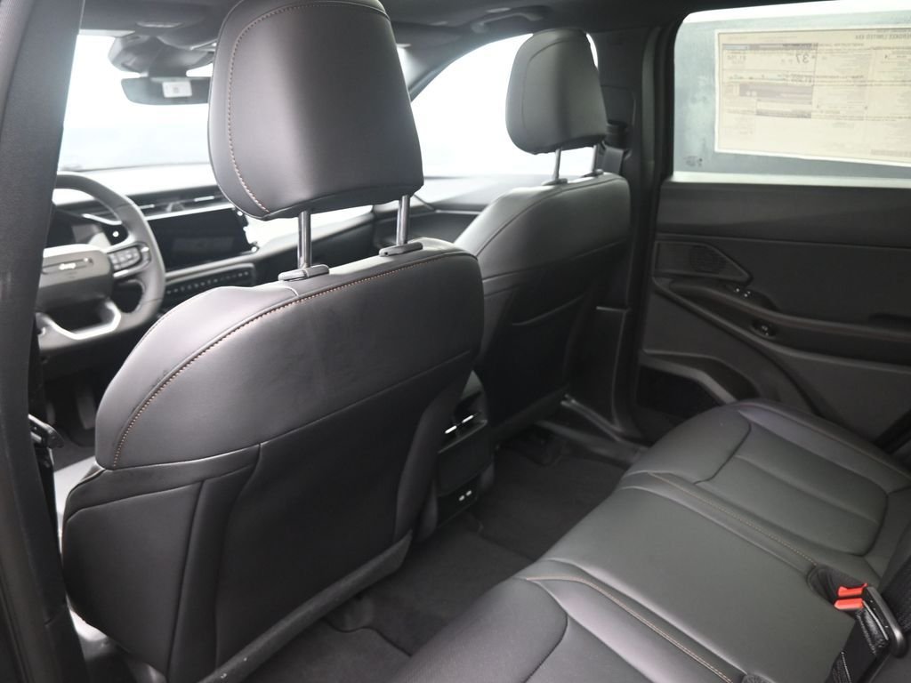 New 2026 Diamond Black Crystal Pearlcoat Jeep Limited image 23