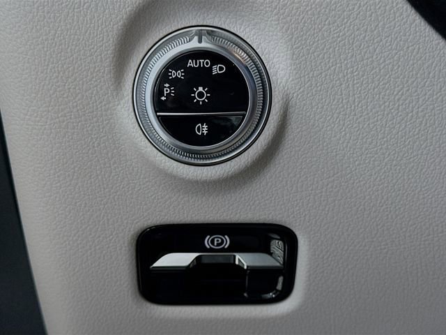New 2026 Polar White Mercedes-Benz C 300 image 41