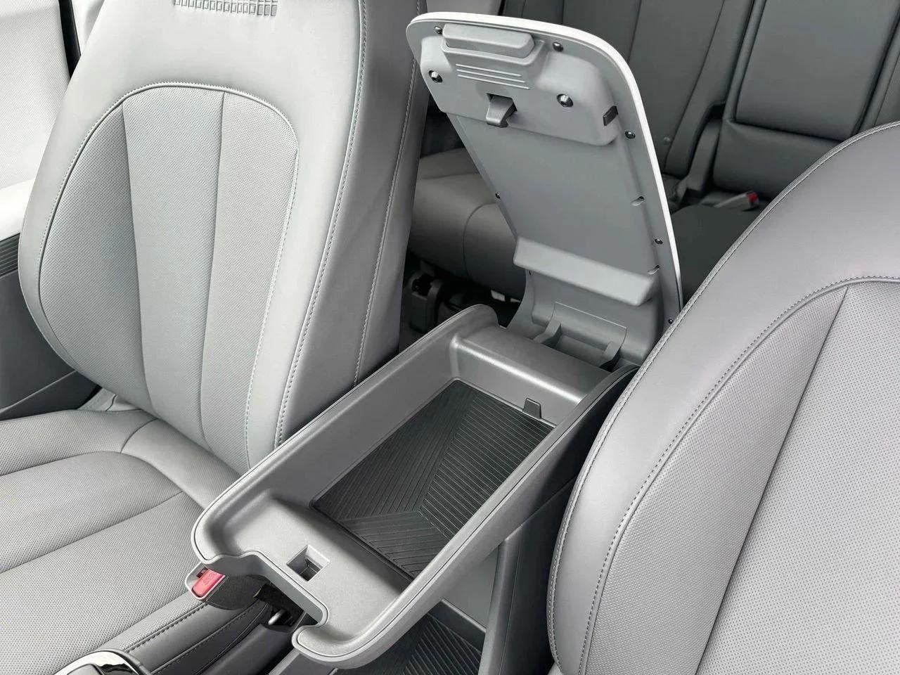 New 2025 Atlas White Hyundai SEL image 18