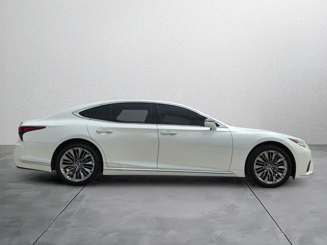 Used 2022 White Lexus 500 Base image 5