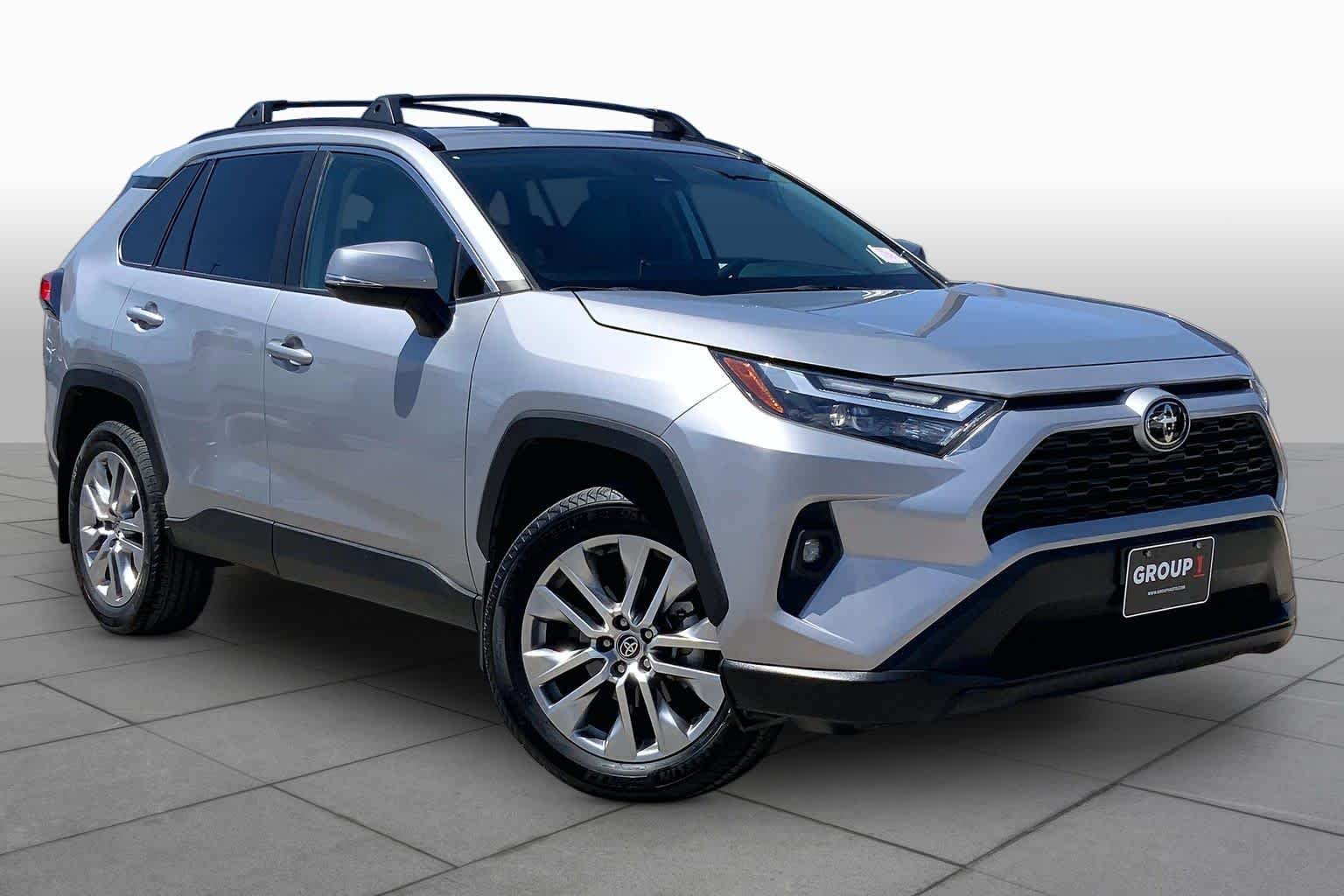 Used 2024 Silver Sky Metallic Toyota XLE Premium image 3