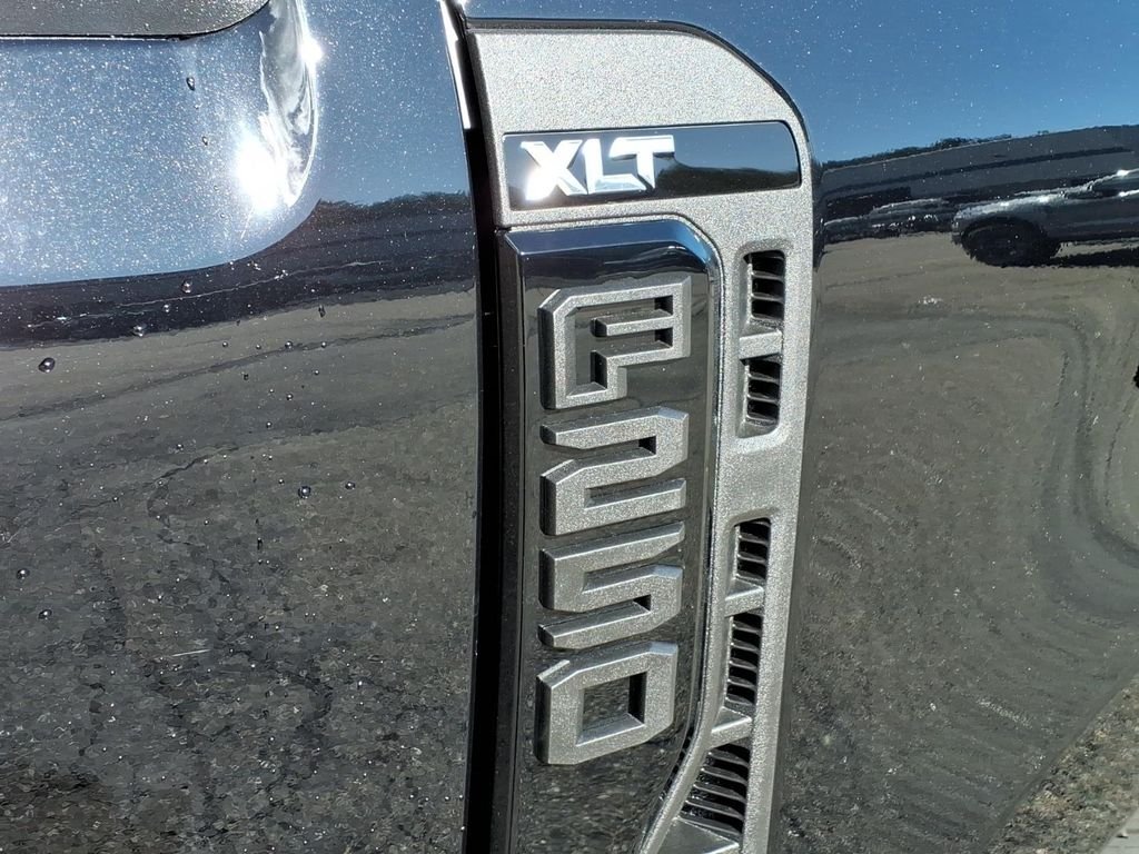 New 2027 Agate Black Metallic Ford F-250® XLT image 15