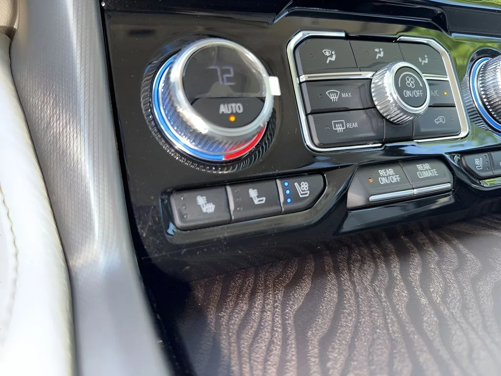 Used 2023 White GMC Denali image 23