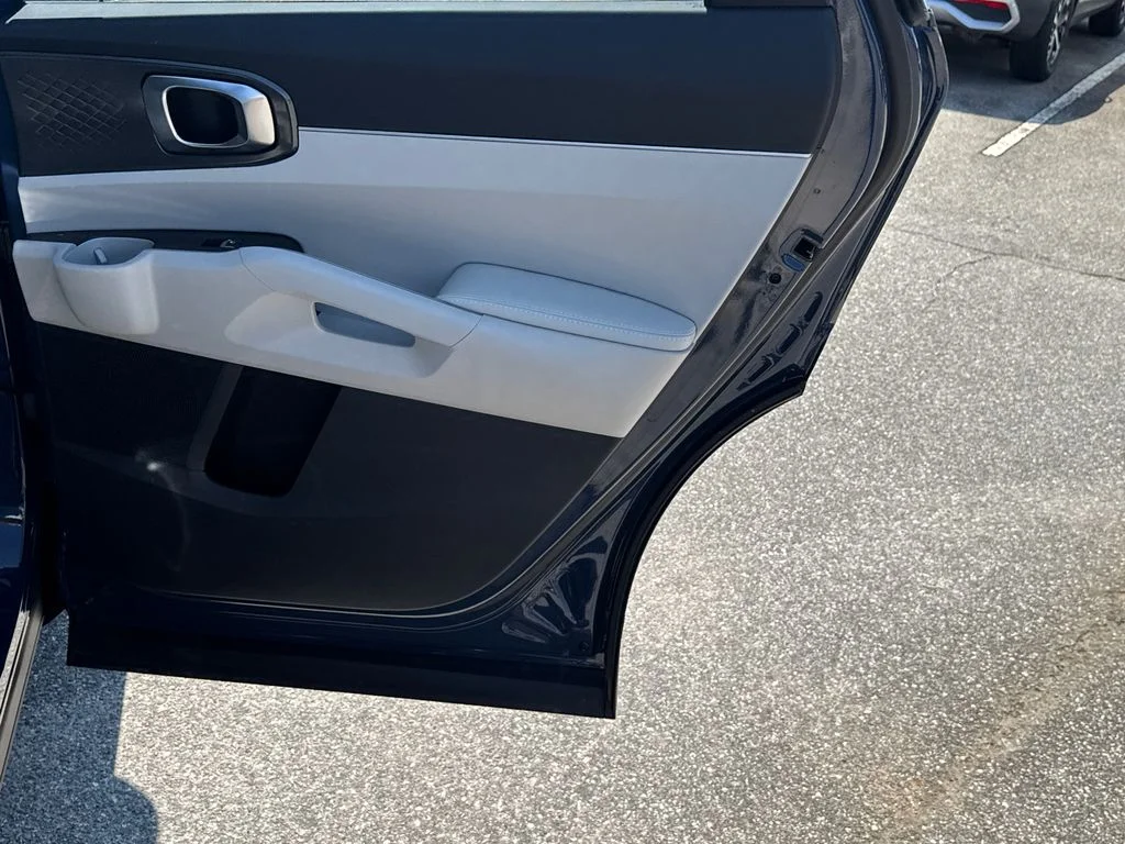 2025 Kia Sorento S - Photo 16