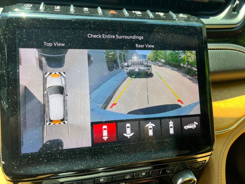 Used 2023 White/off-white Jeep Summit image 4