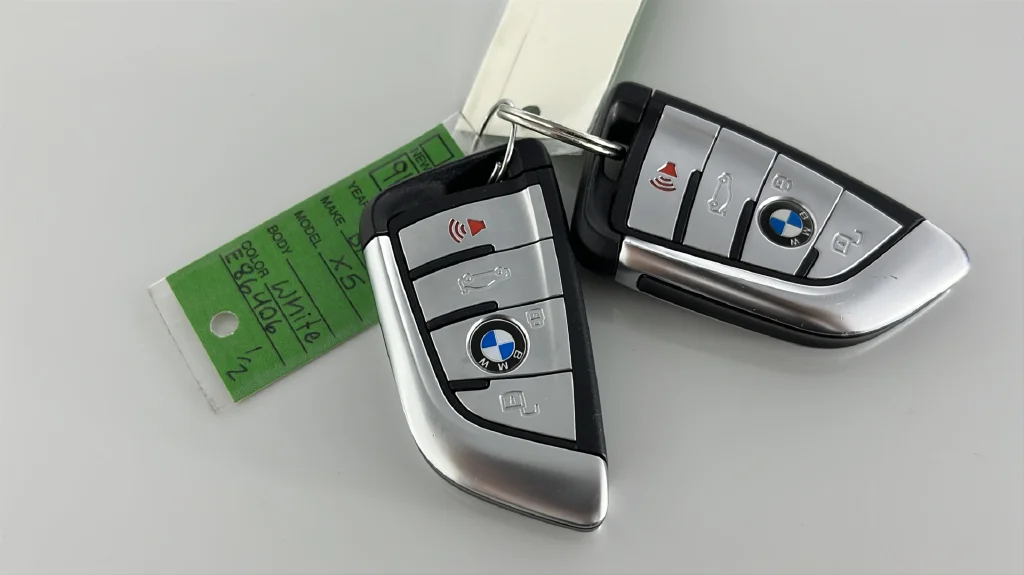 Used 2021 White BMW xDrive40i image 44